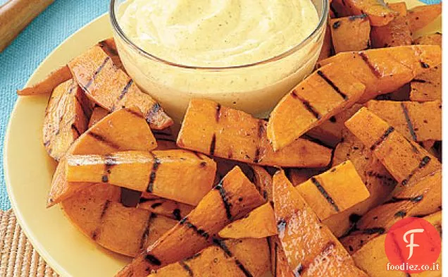 Dita di patate dolci grigliate con salsa al curry