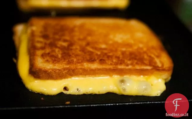 Panini al formaggio grigliato molto sottili