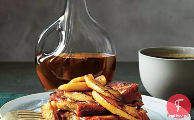 Toast alla francese con composta di acero e mela