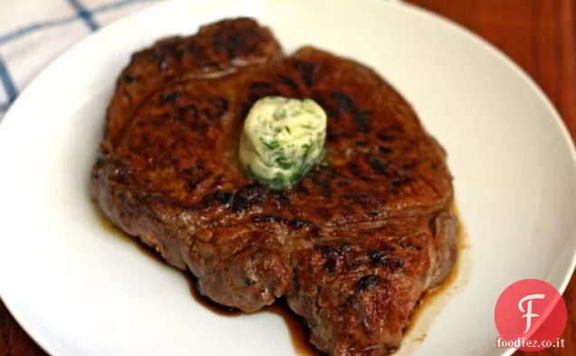 Cena stasera: Ribeyes di Cayenna strofinato con burro di lime