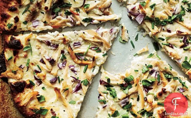 Pizza bianca di pollo ed erbe