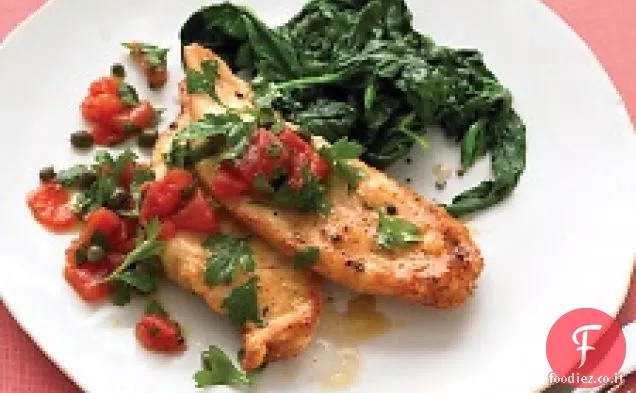 Pollo saltato con salsa di pomodoro e spinaci