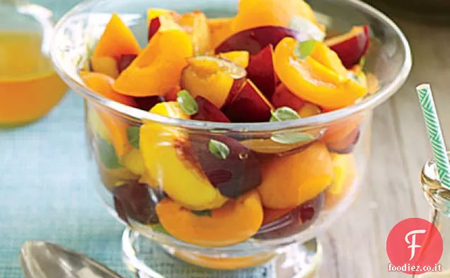 Macedonia di frutta con sciroppo di agrumi e basilico