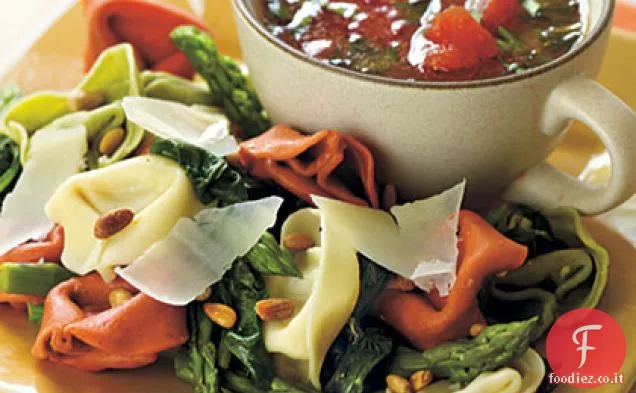 Insalata di verdure fresche e Tortelloni