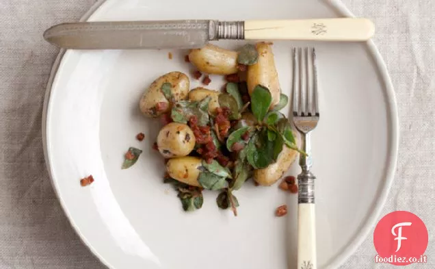 Insalata calda di patate con portulaca e pancetta