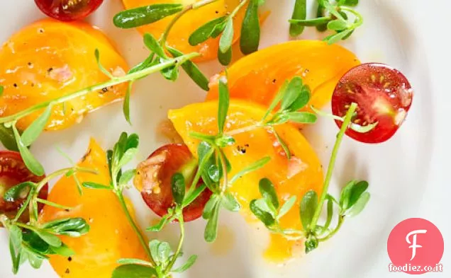 Insalata di portulaca al pomodoro con condimento di pesca bianca
