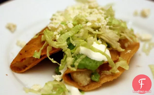 Tacos di patate con salsa di Avocado e Tomatillo