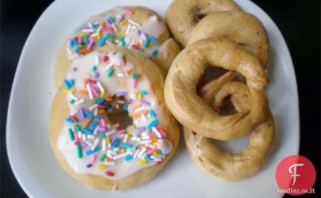 Due tipi di Taralli, il Biscotto-Cracker italiano