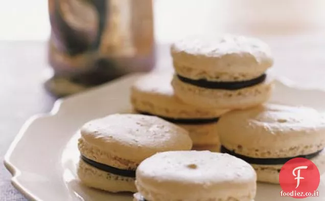 Amaretti al cioccolato e arachidi