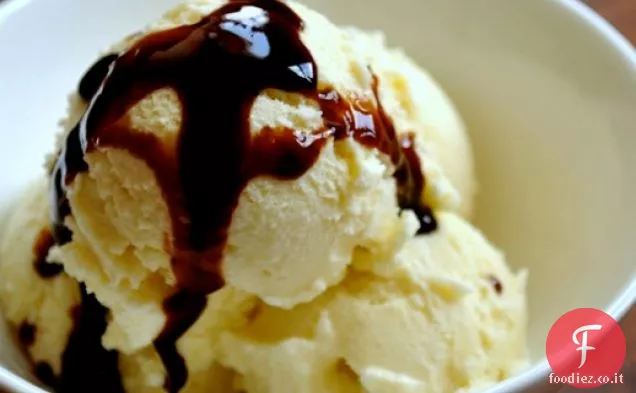 Scooped: Gelato alla Menta al Cioccolato Bianco con Melassa di Melograno