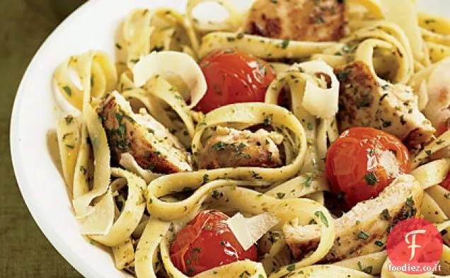 Fettuccine al Pesto con Pollo