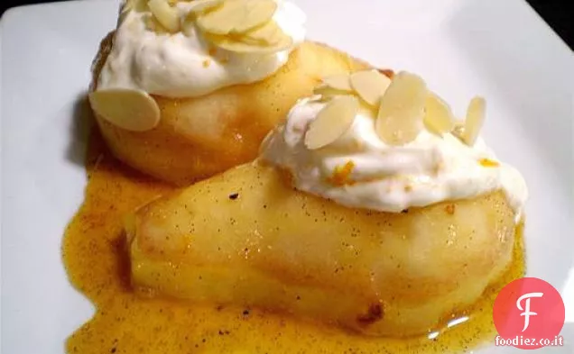 Sano e delizioso: Pere in camicia di sidro con yogurt e mandorle tostate