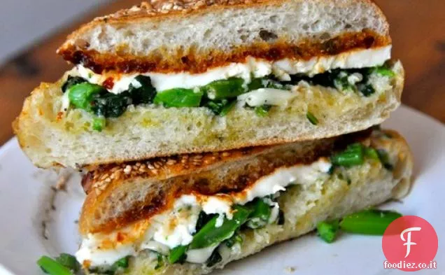 Aglio Broccoli Rabe, mozzarella fresca, e marmellata di pomodoro Panino da Cutty's