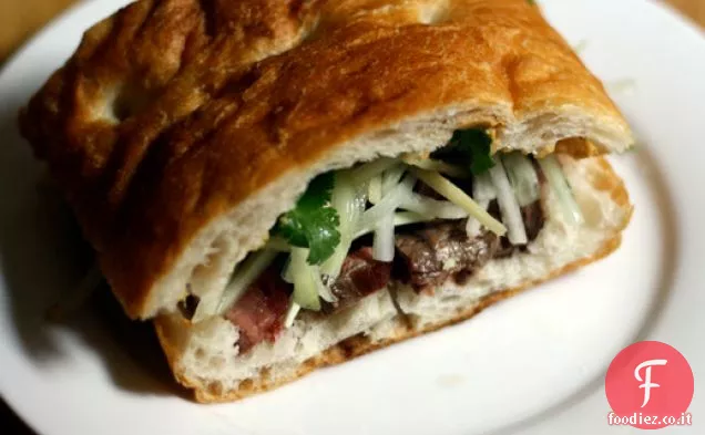 Cena stasera: Panino bistecca con cetriolo, insalata di zenzero, e maionese Cile nero