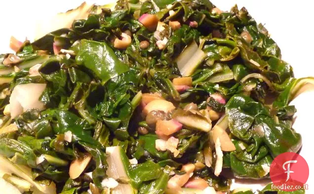 Bietola svizzera al limone con olive fritte, capperi e aglio