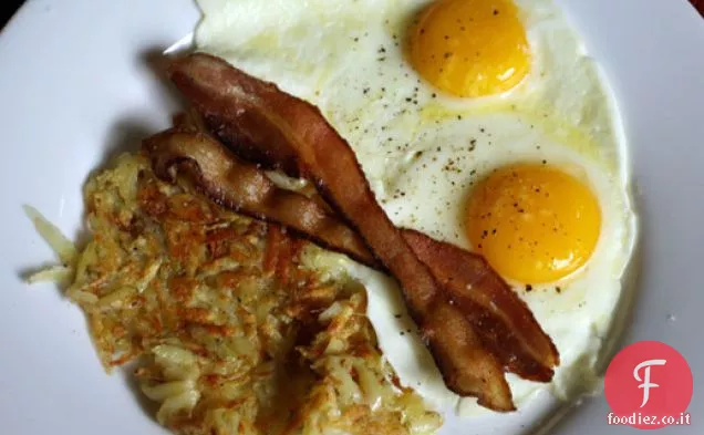 Alton Brown 'Man Breakfast' con pancetta, uova, e Hash Browns