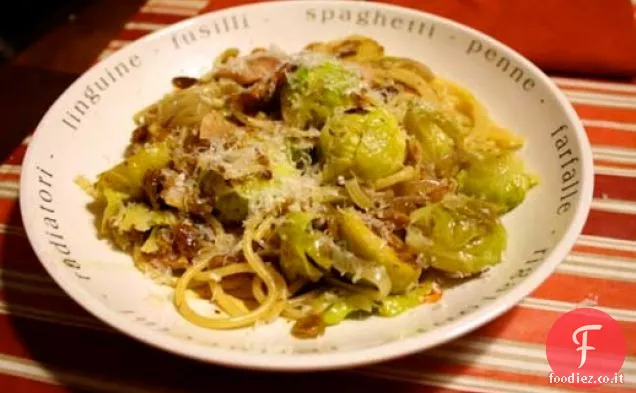 Cena stasera: Cavoletti di Bruxelles brasati con pancetta, uvetta dorata e pasta