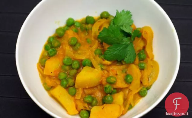 Curry di patate e piselli (Aloo Matar)