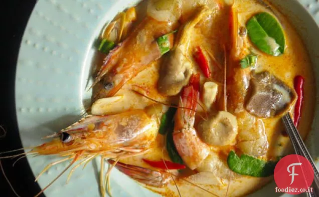 Cremoso Tom Yam Kung (Thai zuppa calda e acida con gamberetti)