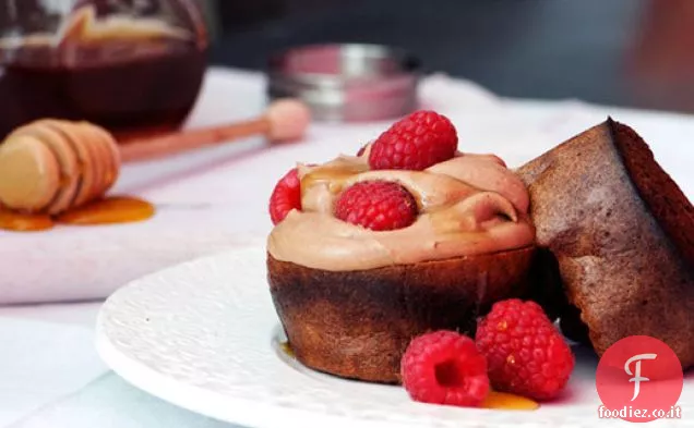 Popovers al cacao con Mousse al cioccolato e lamponi