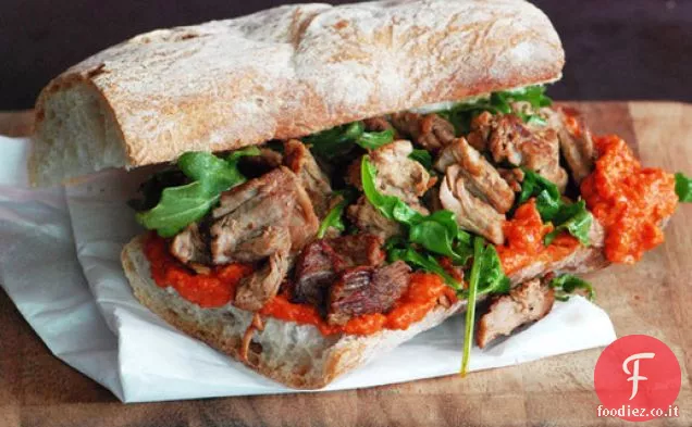 Panino di maiale con salsa Romesco