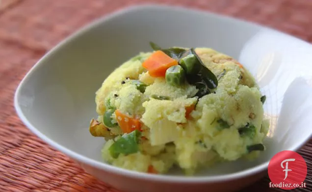 Sooji Upma (semola indiana colazione piatto)