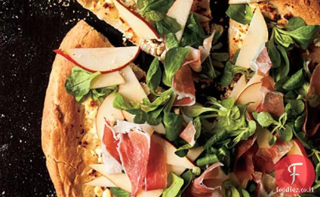 Pizza al miele e grano con insalata di pere e Prosciutto