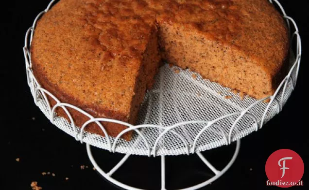 Torta di tè tailandese con salsa di crema pasticcera di latte condensato