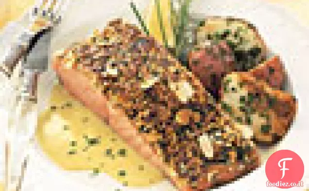 Salmone in crosta di mandorle con crema di porri e limone