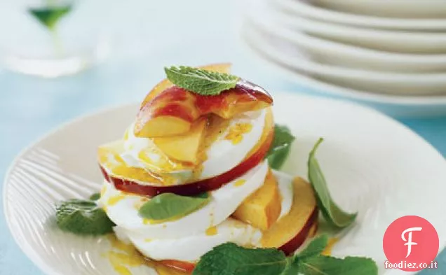 Insalata Caprese di Pesca e Menta con Vinaigrette al Curry