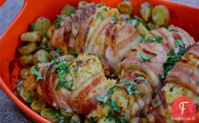 Pollo avvolto con pancetta, cheddar e jalapeno pacchi con patate Fingerling