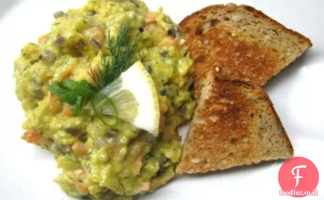 Salmone affumicato Scramble con aneto, cipolla rossa e Crème Fraîche