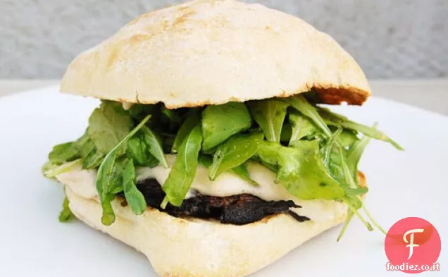 Panini ai Funghi Portobello alla griglia con Rucola e Fagioli Bianchi spalmati