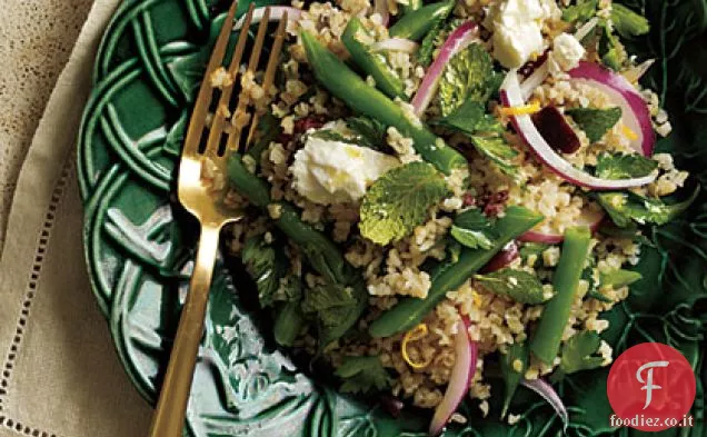 Insalata di fagioli verdi, feta e olive nere