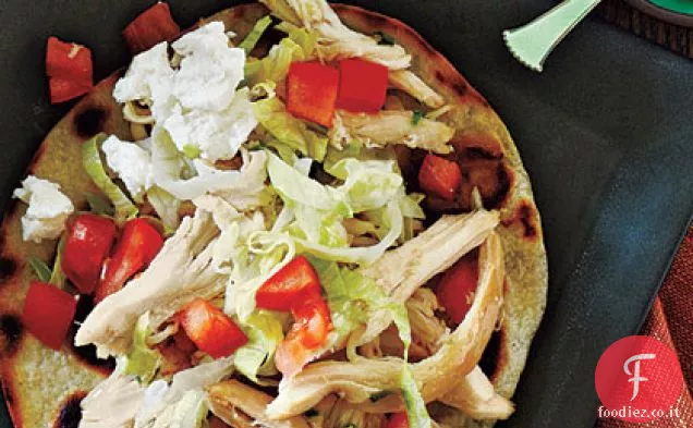 Tostadas di pollo e salsa di avocado