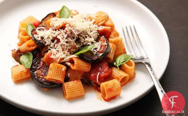 Pasta alla Siciliana con Melanzane, Pomodori e Ricotta Salata (Pasta Alla Norma)