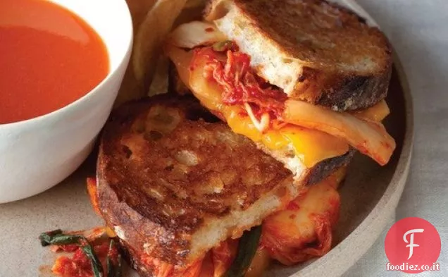 Panino alla griglia MILKimcheeze da ' The Kimchi Cookbook