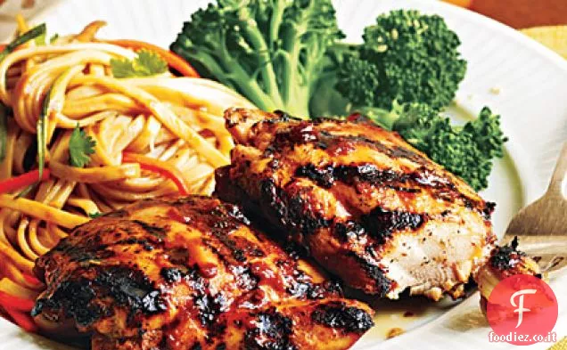 Pollo glassato e insalata di noodle di Szechuan