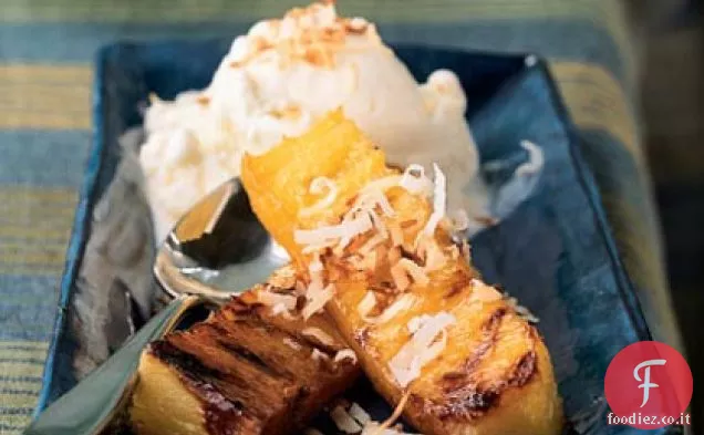 Ananas alla griglia al rum con cocco tostato