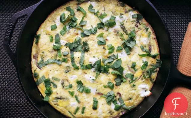 Padella Frittata di Primavera con Asparagi e Formaggio di Capra