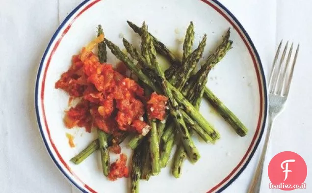 Asparagi Arrosto con Salsa di Pomodoro da ' Tavola di famiglia