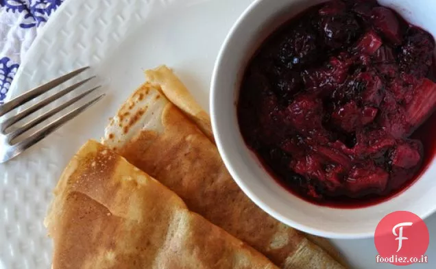 Crepes con composta di mora e rabarbaro