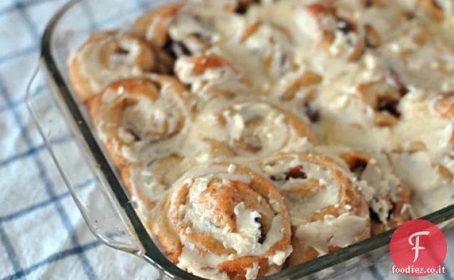 Involtini alla cannella facili con glassa al burro rosolata
