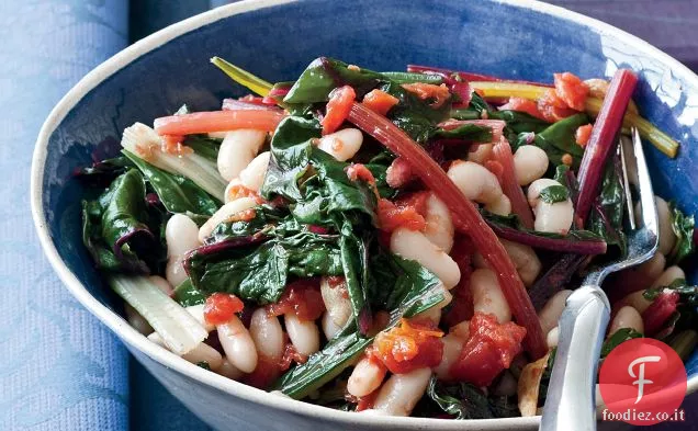 Spezzatino di fagioli bianchi con bietole e pomodori