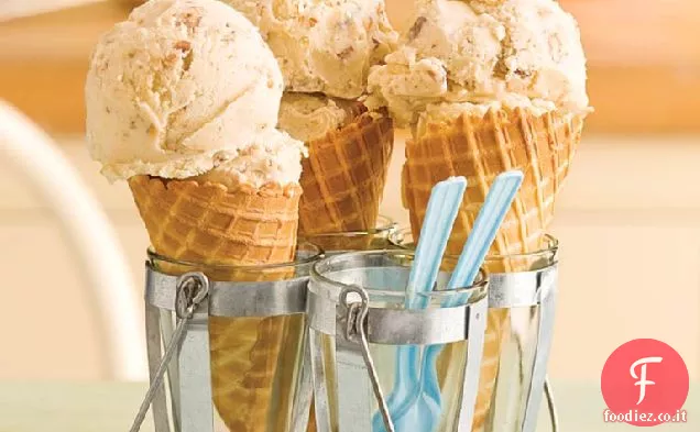 Gelato alla pesca e noci pecan tostate