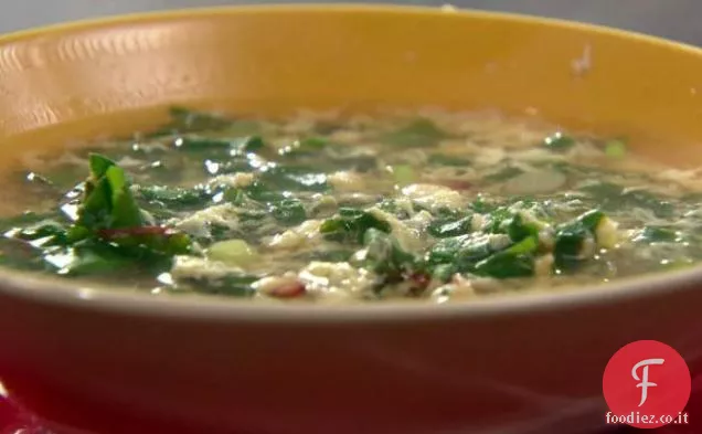 Zuppa di citronella e Ginger Egg Drop con bietola arcobaleno