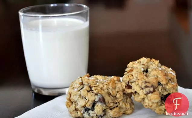 Gocce di cioccolato salato Farina d'avena Biscotti all'uvetta