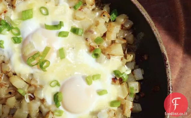 Uova cotte morbide su Hash padella formaggio