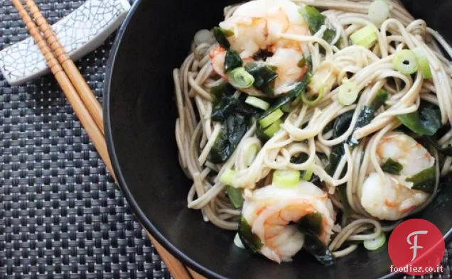 Tagliatelle di Soba con gamberetti e Wakame