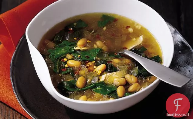 Zuppa di fagioli bianchi aglicky con pollo e bietole